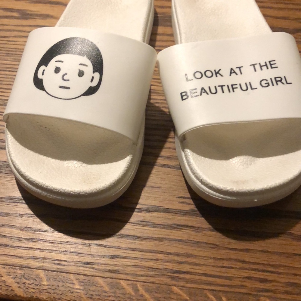 New balance noritake slippers girl